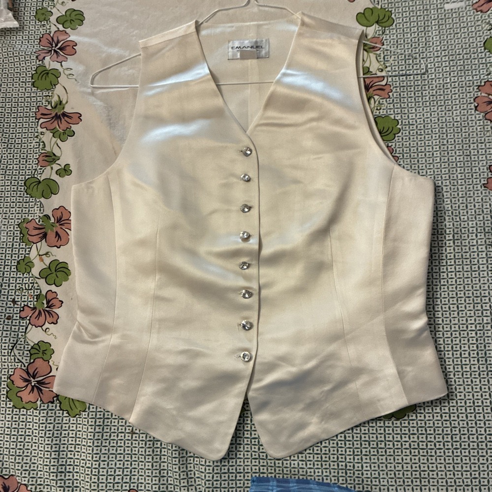 vtg womens emanuel unsaro silk vest size 10/44 cream rihnstone button
